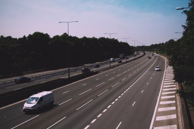 Beaconsfield, İngiltere - Haziran 2016: Meşgul M40 otoyol Beac