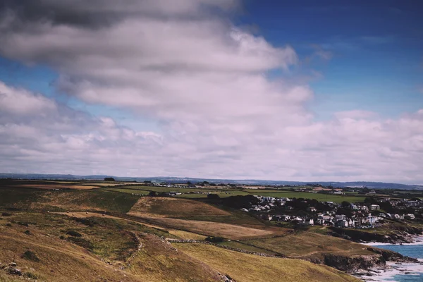 Blick vom Küstenweg bei Polzeath Vintage Retro Filter. — Stockfoto