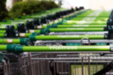 Beaconsfield, İngiltere - Haziran 2016: trollies ou alışveriş gamex