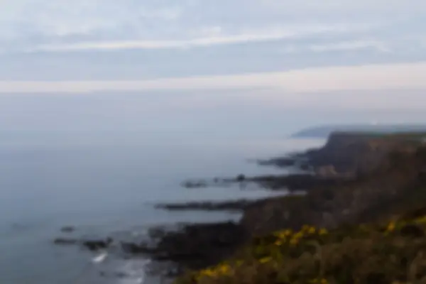 Blick vom Küstenweg zwischen breiter Bucht und Bude aus — Stockfoto