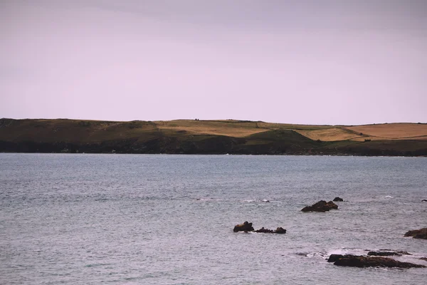 Vista a lo largo de la costa desde Rock cerca de Padstow Vintage Retro Filter —  Fotos de Stock