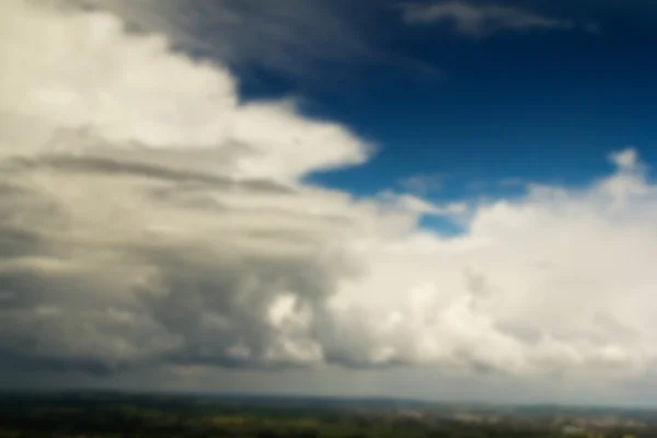 Vista nublada sobre os Chilterns em Buckinghamshire Fora de foco . — Fotografia de Stock