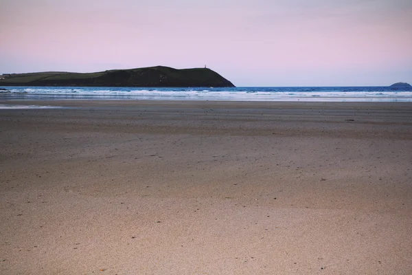 Vista de la mañana temprano sobre la playa en Polzeath Vintage Retro Filt — Foto de Stock