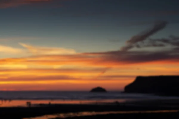 Colourful sunset over the beach at Polzeath Out of focus. — Stock Photo, Image