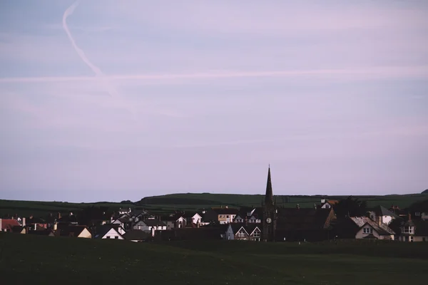 Vista de una iglesia en Bude desde el campo de golf Vintage Retro Filt —  Fotos de Stock