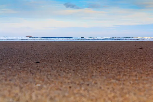 Vista de la mañana temprano sobre la playa en Polzeath — Foto de Stock