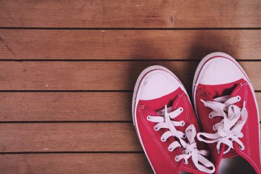 Eski ahşap zemin Vintage Retro filtre üzerinde ayakkabı tuval.