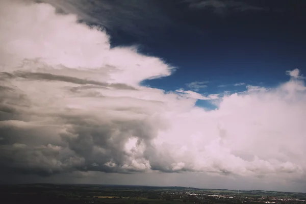 Bewolkt uitzicht over the Chilterns in Buckinghamshire Vintage Retro — Stockfoto