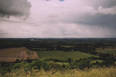 Chilterns içinde Buckinghamshire Vintage Retro üzerinden bulutlu görünüm 