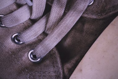 Eski ahşap zemin Vintage Retro filtre üzerinde ayakkabı tuval.