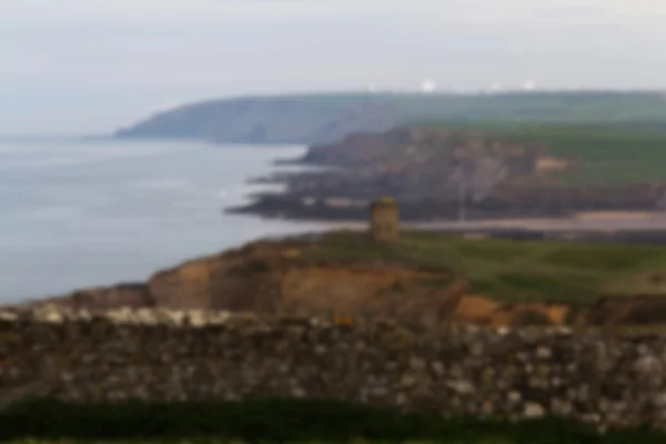 Vy över kusten nära Bude i Cornwall av fokus. — Stockfoto