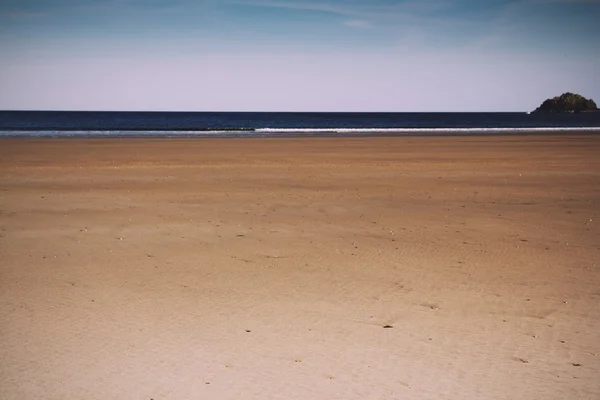 Переглянути на пляж в Polzeath в Корнуоллі фільтр старовинні ретро — стокове фото