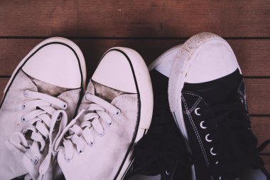 Eski ahşap zemin Vintage Retro filtre üzerinde ayakkabı tuval.