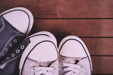 Eski ahşap zemin Vintage Retro filtre üzerinde ayakkabı tuval.