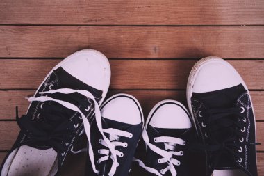 Eski ahşap zemin Vintage Retro filtre üzerinde ayakkabı tuval.