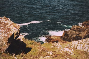 Polzeath yakınındaki kostal yolundan görüntüleyin. Vintage Retro filtre.