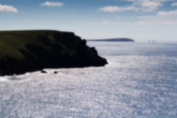 Blick vom Küstenweg bei Polzeath. Unscharf. — Stockfoto