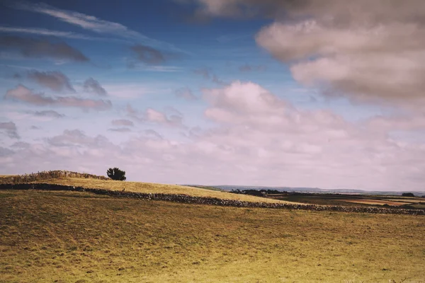 Vista desde la ruta costera cerca de Polzeath Vintage Retro Filter . — Foto de Stock