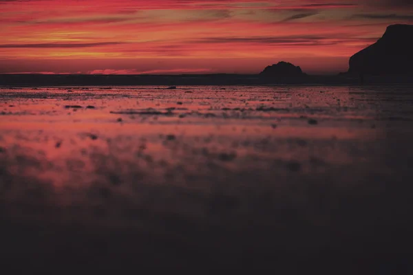 Polzeath 빈티지 복고 필터에서 해변에 다채로운 일몰 — 스톡 사진