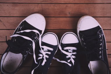 Eski ahşap zemin Vintage Retro filtre üzerinde ayakkabı tuval.