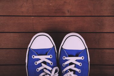 Eski ahşap zemin Vintage Retro filtre üzerinde ayakkabı tuval.