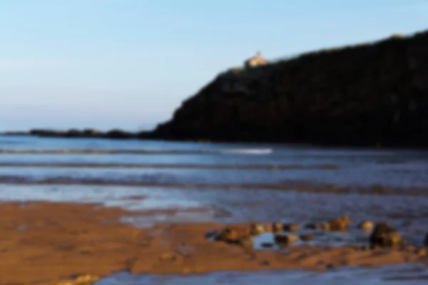 Kum ve deniz seafront adlı Bude, Cornwall dışarı-in odak üzerinde. — Stok fotoğraf