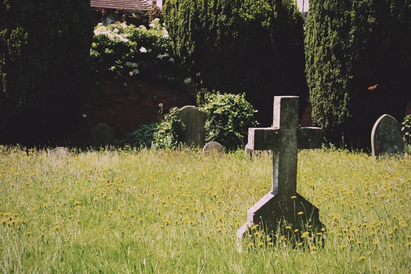 Grave stones outside a church in Beaconsfield, Buckinghamshire, — Stock Photo, Image