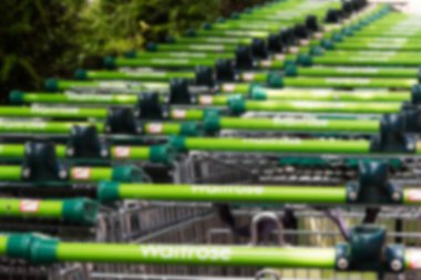 Beaconsfield, İngiltere - Haziran 2016: trollies ou alışveriş gamex