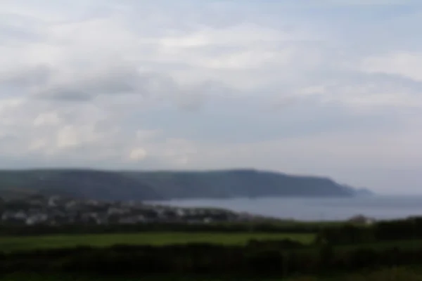 Vista sobre a costa perto de Bude em Cornwall Fora de foco . — Fotografia de Stock