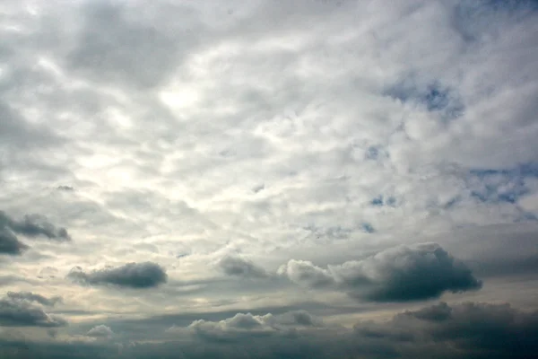 Драматическая сцена неба с коулдами — стоковое фото