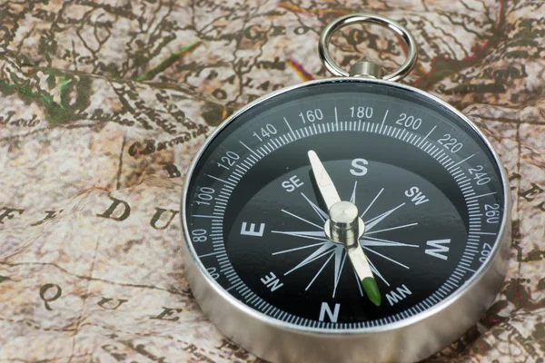 Hitta din riktning - kompass och karta — Stockfoto