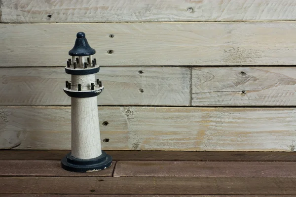 木材の背景に対して灯台 — ストック写真