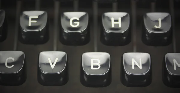 Aproape de tastele scrise pe o maşină de scris veche. Filtru de epocă a — Fotografie, imagine de stoc