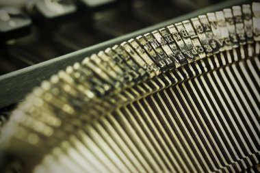 Eski bir tür yazar Tuşlarını çekiç. Vintage filtre.