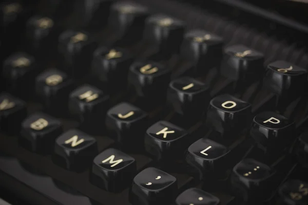Κοντινό πλάνο της γράμματα κλειδιά σε μια παλιά γραφομηχανή. Εκλεκτής ποιότητας φίλτρο ένα — Φωτογραφία Αρχείου