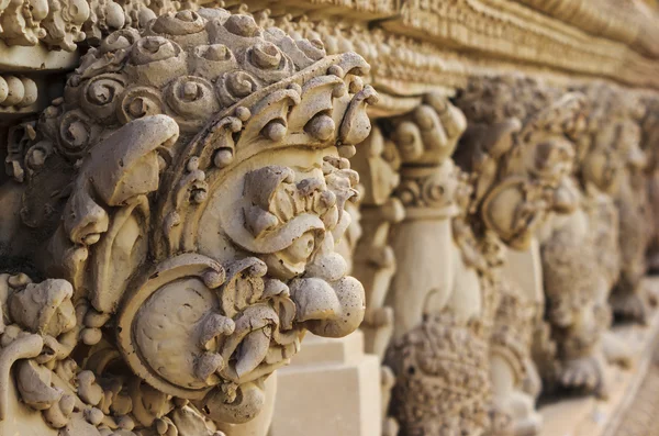 Garuda på vägg i templet — Stockfoto