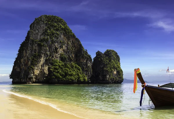 Остров счастья на пляже Пхра Нанг — стоковое фото