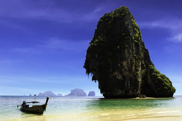 Happy Island with blue sky in sunny day — Stock Photo, Image