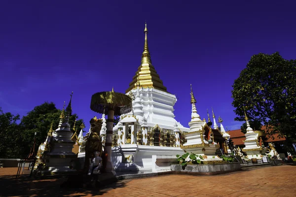 Phra que Doi Wiang Chaimongkol templo em Chiangmai — Fotografia de Stock