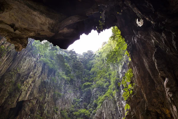 Cavity inside Batu cave to Mountain — Stock Photo, Image