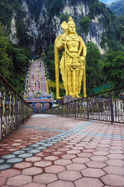 Statue of Murugan in front of Batu cave — Stock Photo, Image