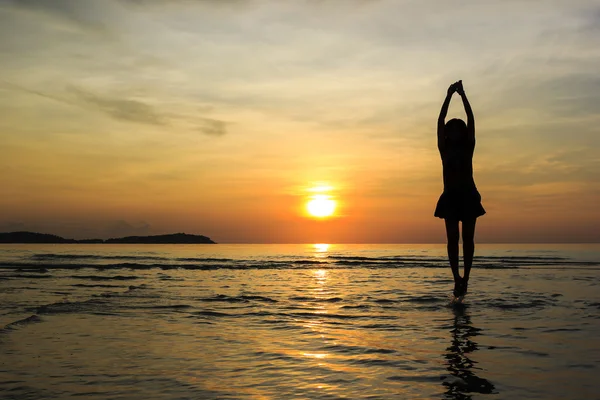 Siluet kız hoş geldiniz sunrise Beach