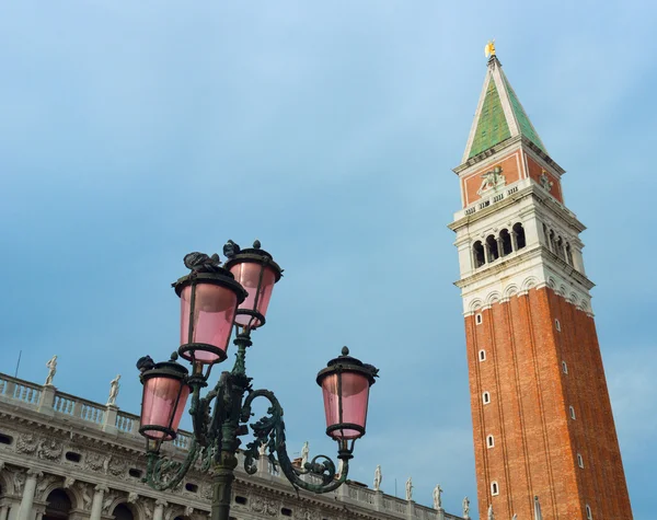 Der Glockenturm auf dem Markusplatz, Venedig — Stockfoto