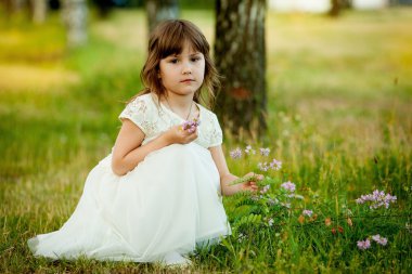 Parktaki küçük kız