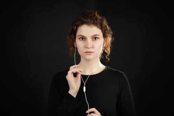 Girl Headphones Listens Music Close Portrait Black Background — Stock Photo, Image