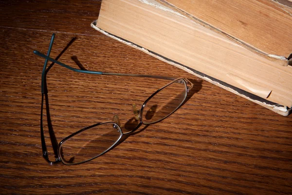 Gafas y libros — Foto de Stock