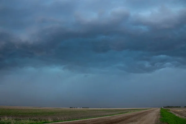 Ominous Storm Wolken Prairie Summer Rural Scene — Stockfoto