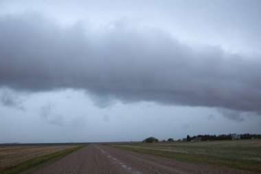 Uğursuz Fırtına Kırsal Yaz Sahnesi 'ni Bulutlandırıyor