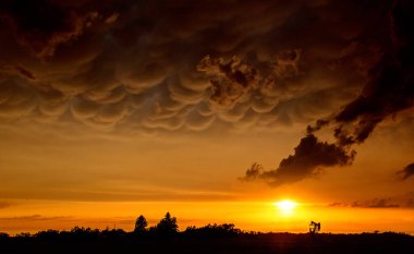 Uğursuz Fırtına Çayırı Bulutları Kırsal Susnet Yazı