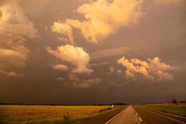 Uğursuz Fırtına Çayırı Bulutları Kırsal Susnet Yazı
